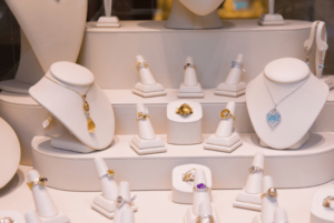 visual-merchandising-exemplos-joias